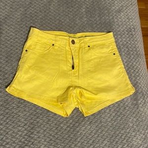 Bianco Jeans bright yellow shorts size 24